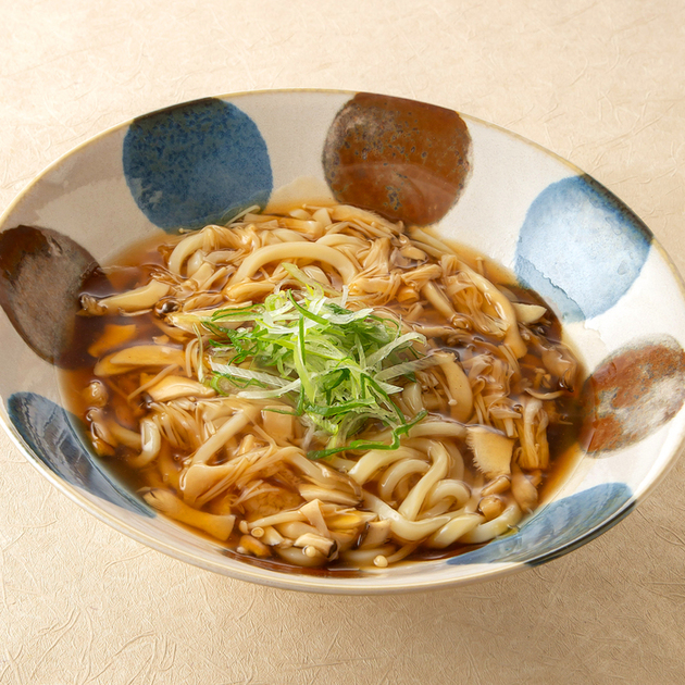 お酒の〆にも最適。豊かな風味が広がる温かいおうどん | 全席個室 じぶんどき 府中店