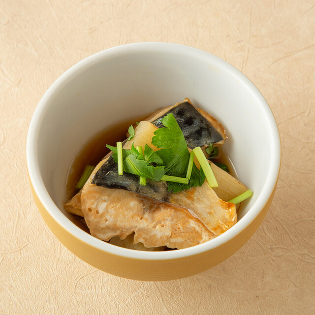 ほっとひと息つける、温かい和食と魚料理 | 全席個室 じぶんどき 新宿東口店